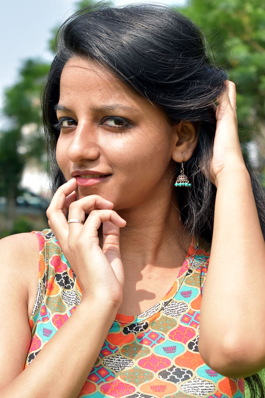 Young, Slim, Pretty, Indian Girl, Earrings, One Person, - Indian Girls With Earrings - HD Wallpaper 
