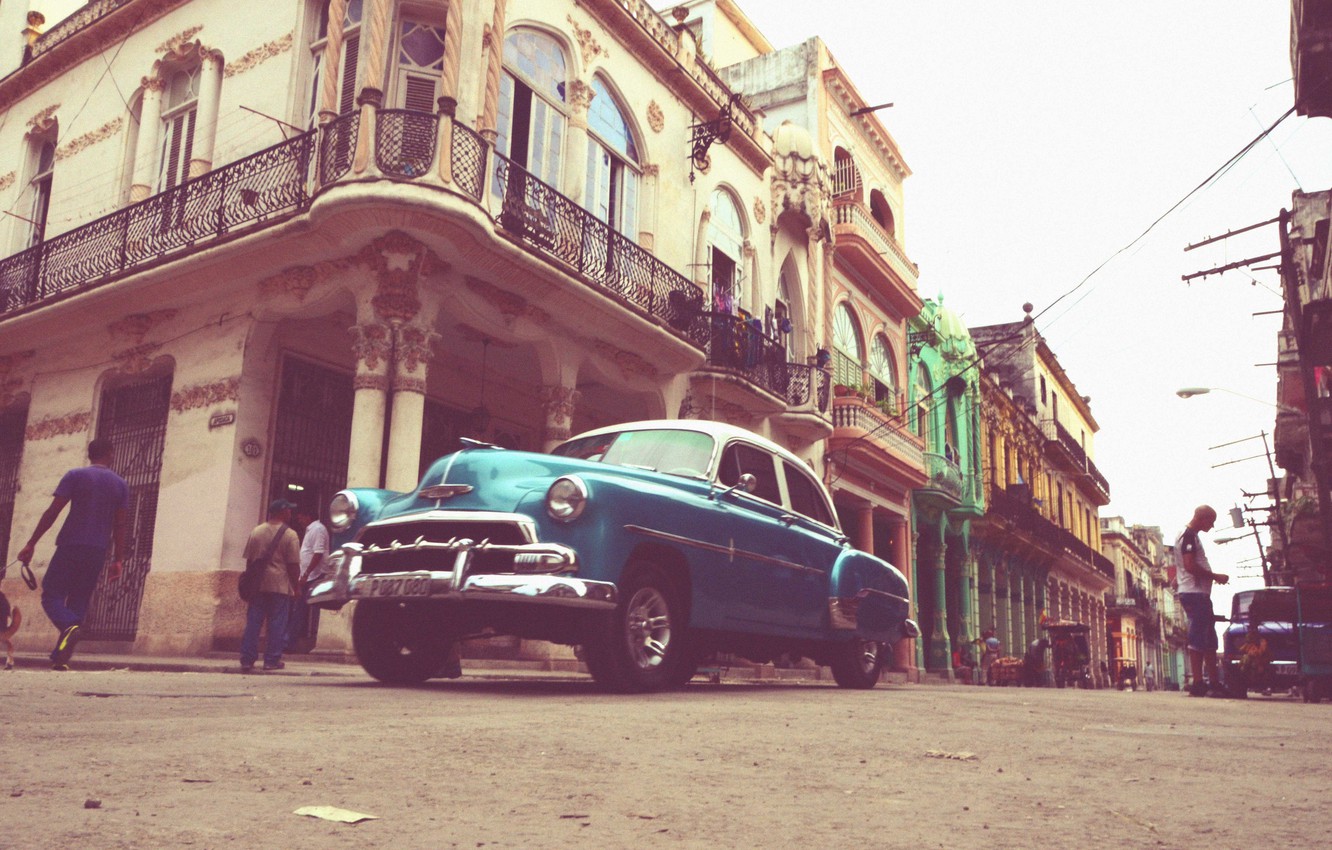 Photo Wallpaper People, Street, Car, Cuba, Havana - Havana Wallpaper  Desktop - 1332x850 Wallpaper 