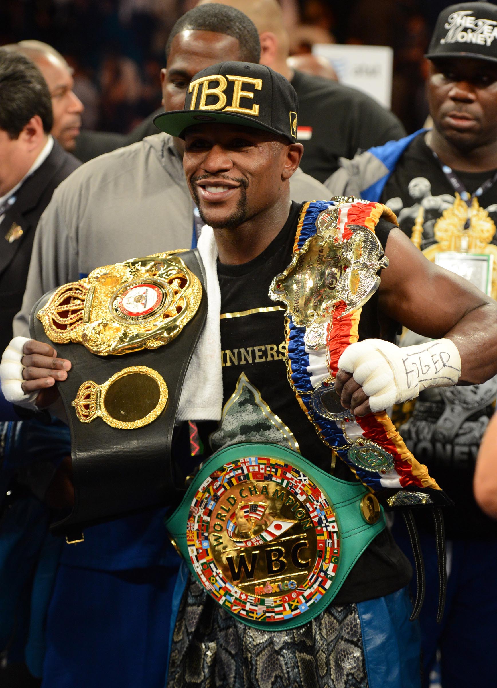 Floyd Mayweather With Belts - HD Wallpaper 