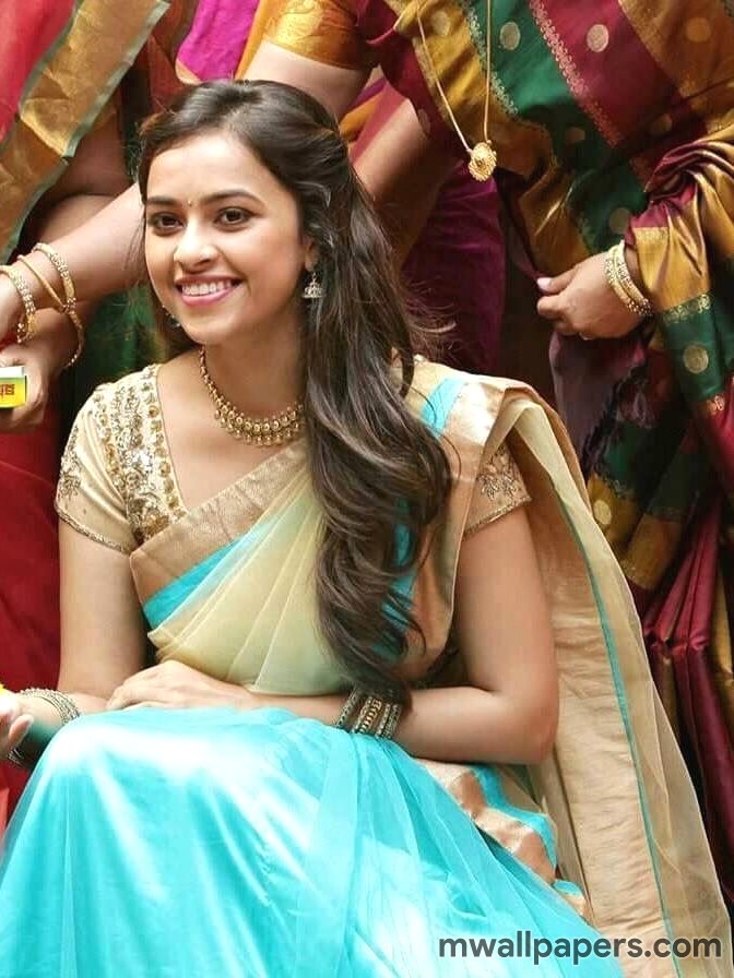 Sri Divya Latest Hd Images & Wallpapers - Bangalore Naatkal Sri Divya - HD Wallpaper 