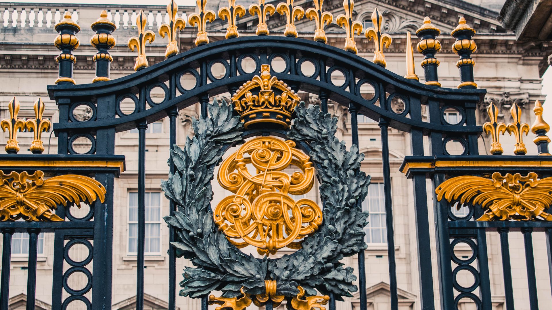 Close Up Of Gate Of Buckingham Palace - Buckingham Palace Gates Details - HD Wallpaper 