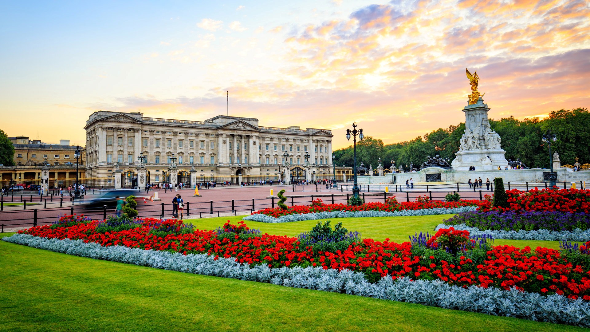 Famous Buckingham Palace In England - Buckingham Palace - HD Wallpaper 