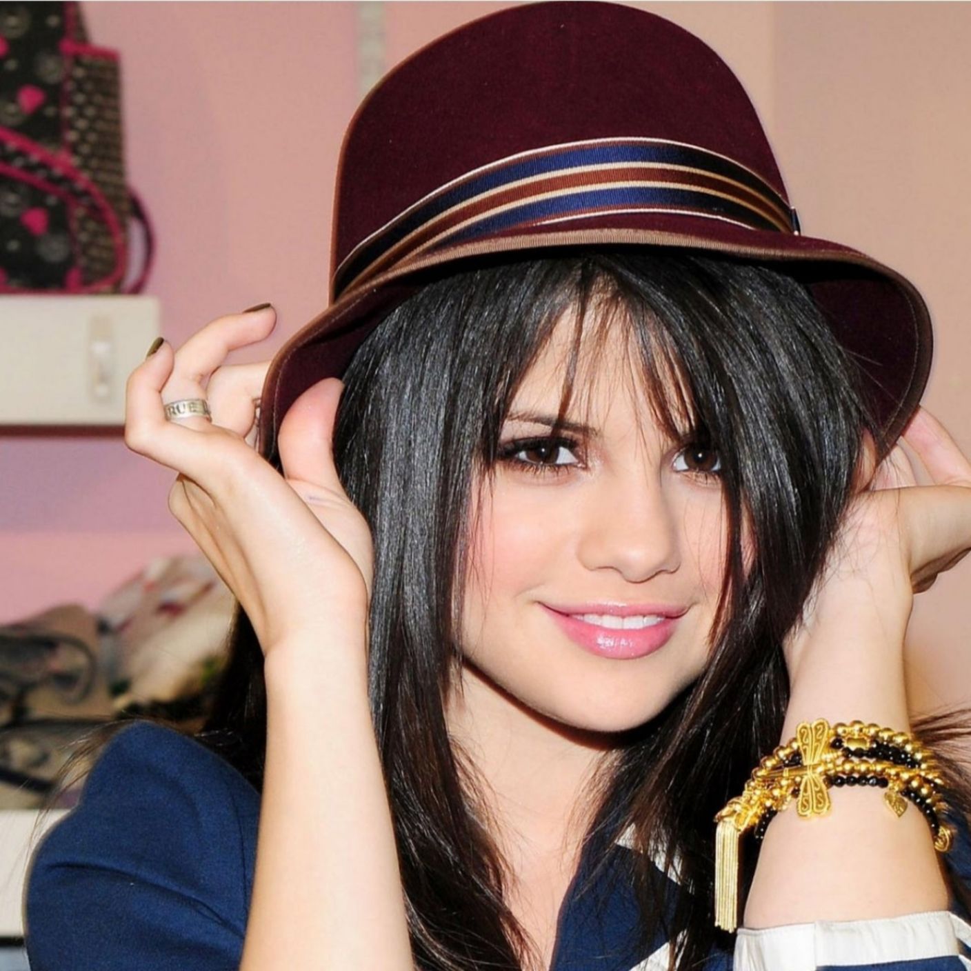 Download Free Hd Selena Gomez Facebook Profile Picture - Selena Gomez - HD Wallpaper 
