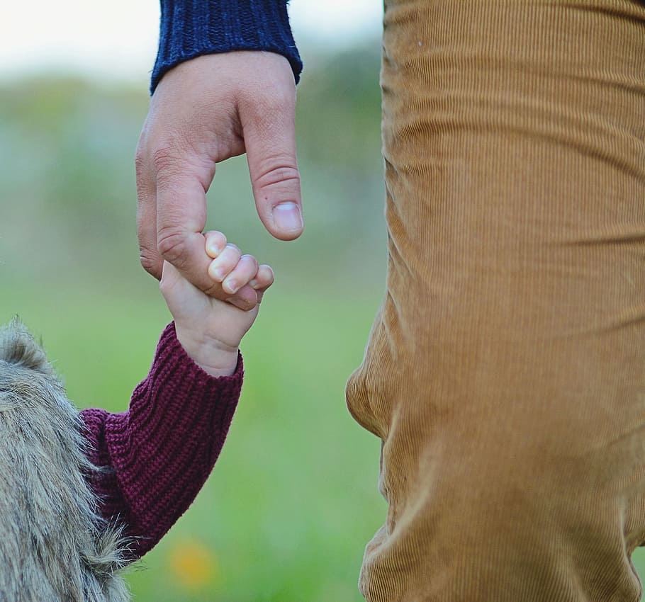 Child And Person Holding Hands, Father Daughter, Happy - Muslim Father And Daughter - HD Wallpaper 