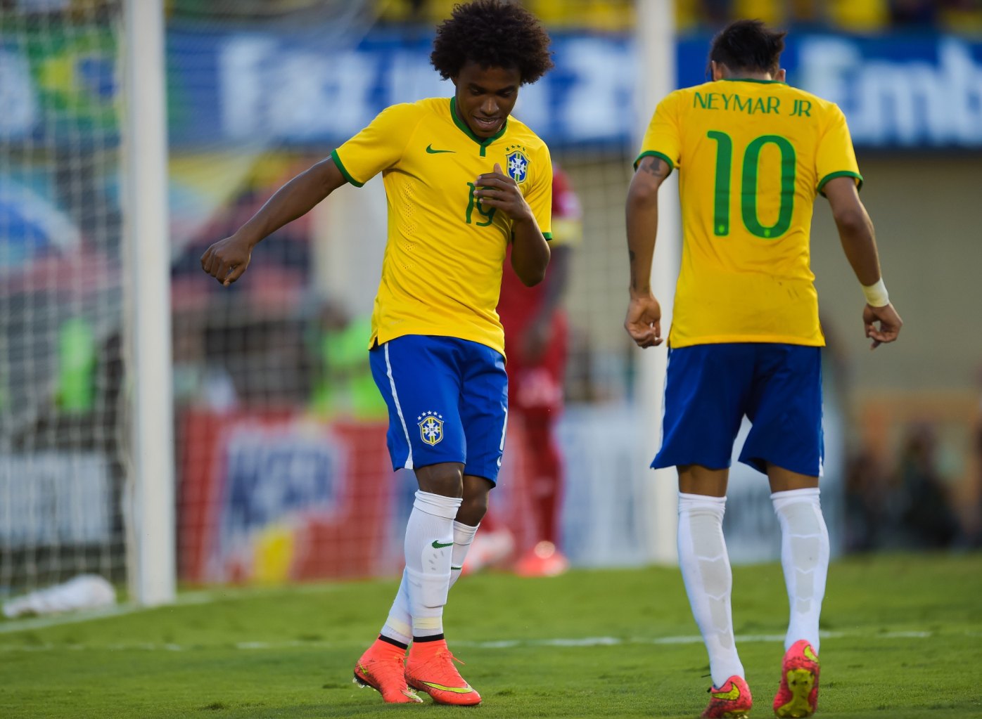 Neymar And Willian Brazil - HD Wallpaper 