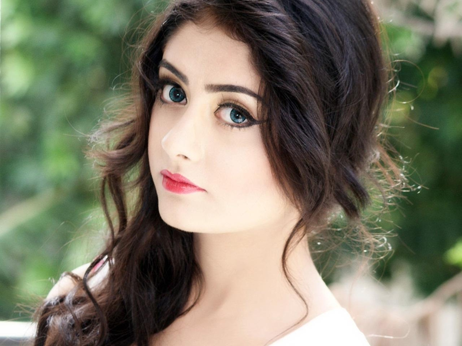 Ronica Singh Beautiful Eyes Wallpaper - Poetry About Eyes In Urdu - HD Wallpaper 