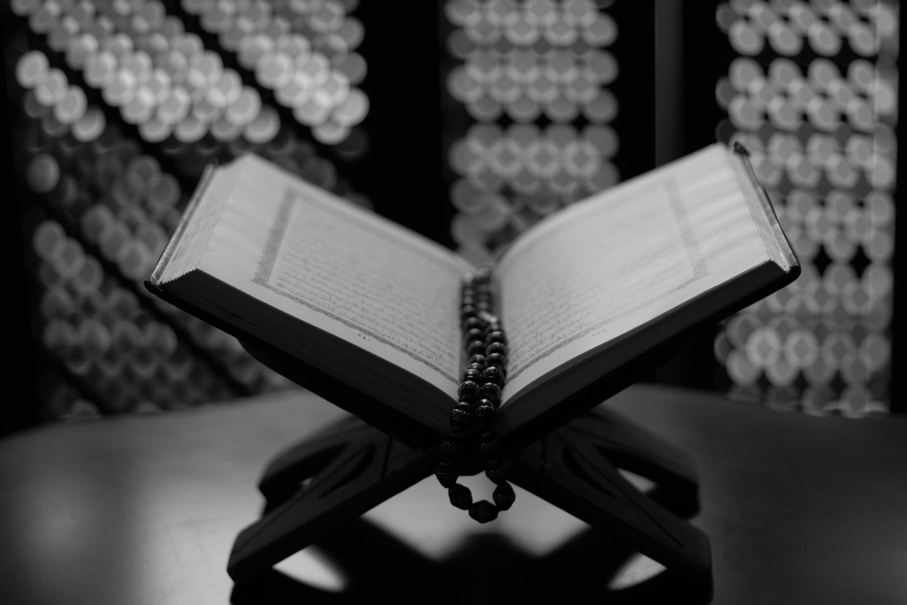 Quran Book Photography - HD Wallpaper 