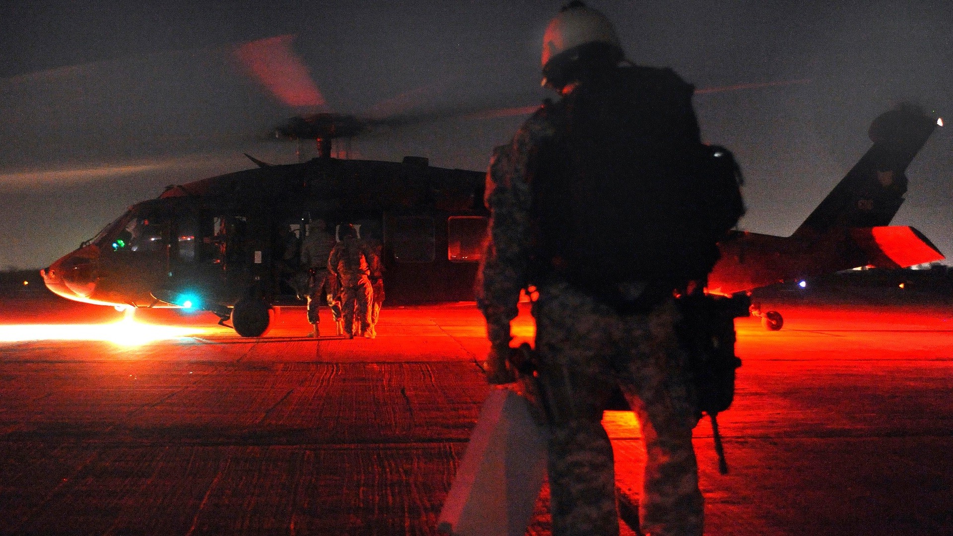 Us Special Forces Helicopter At Night - HD Wallpaper 