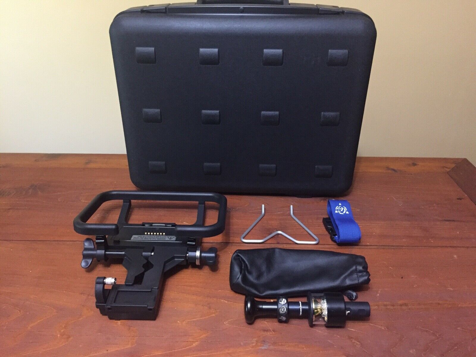 Handgun - 1600x1200 Wallpaper - teahub.io