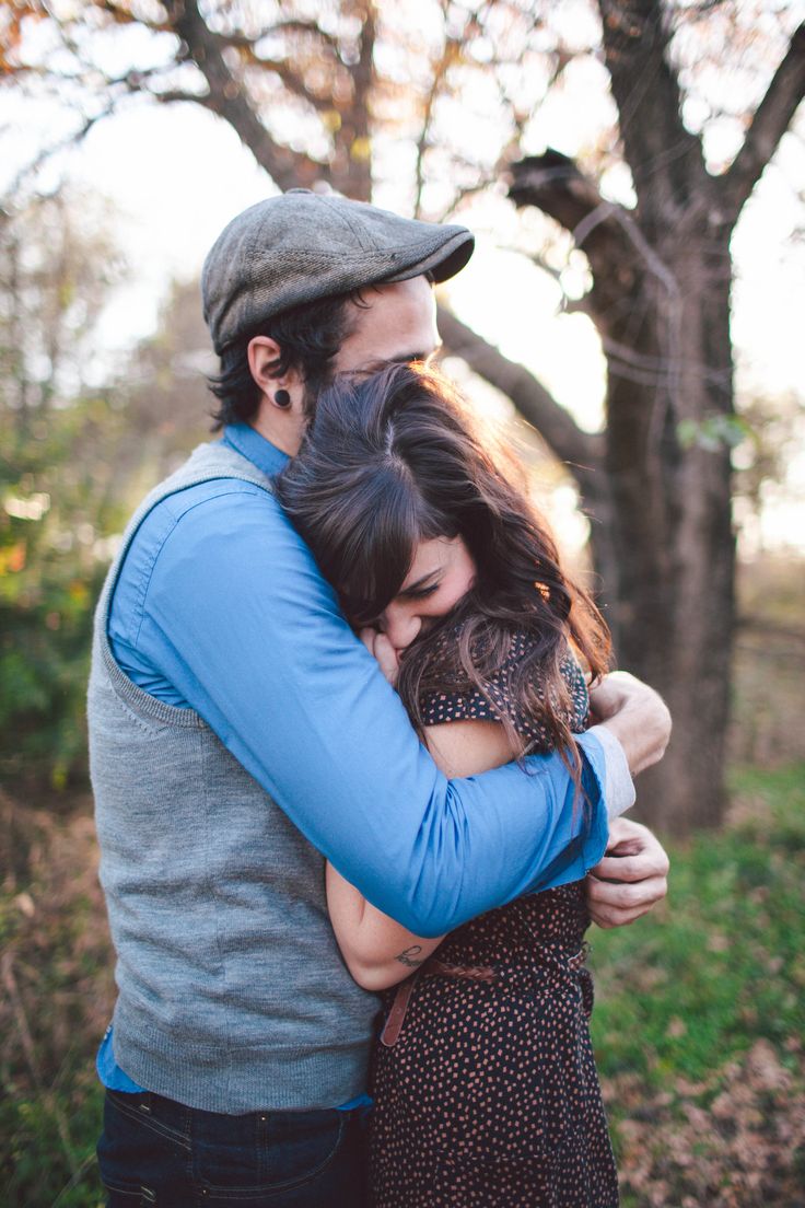 Cute Couple Hug For Mobile Wallpapers High Resolution - Hug Pic Couple Hd -  736x1104 Wallpaper 