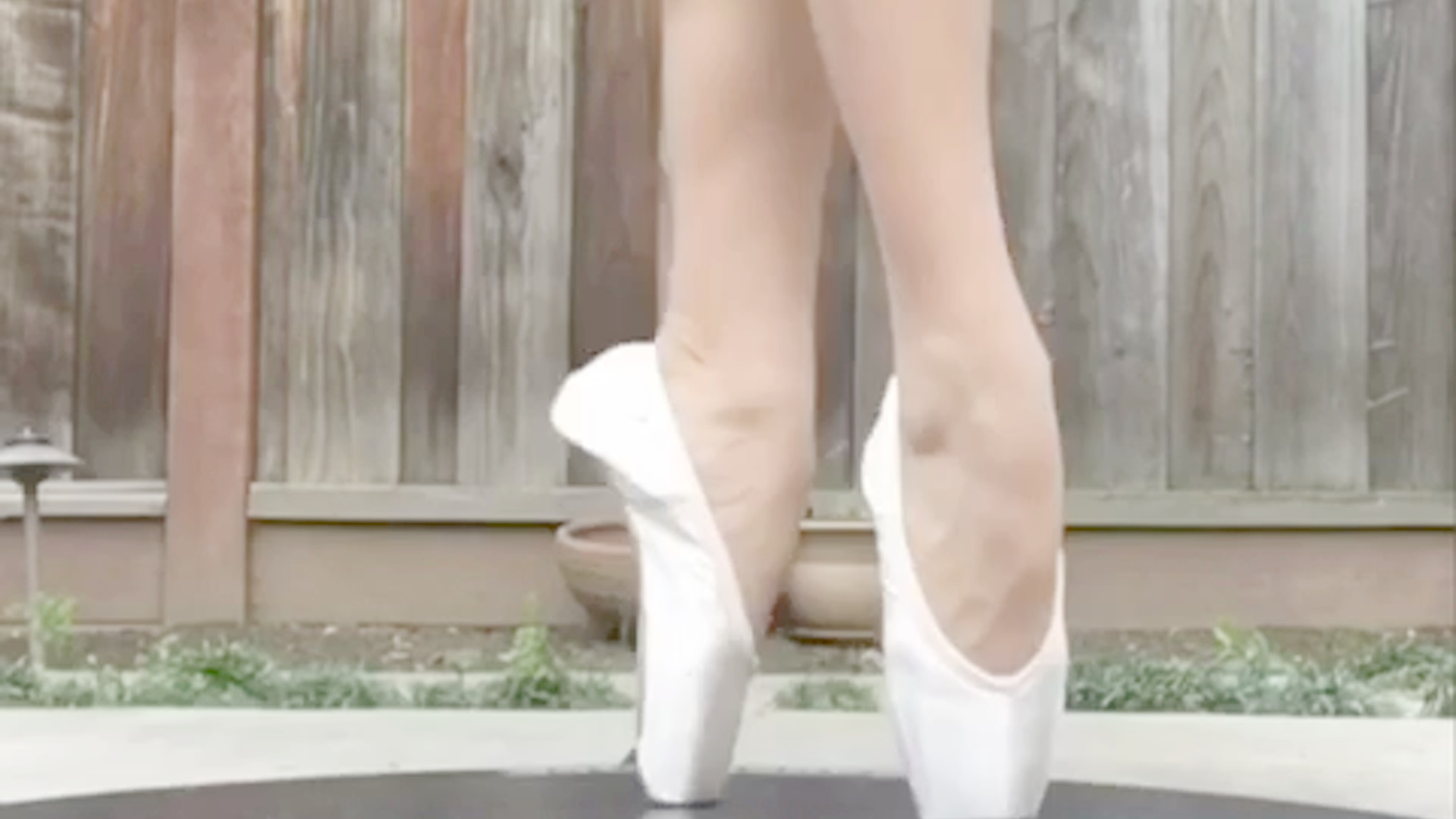 Sandal - HD Wallpaper 