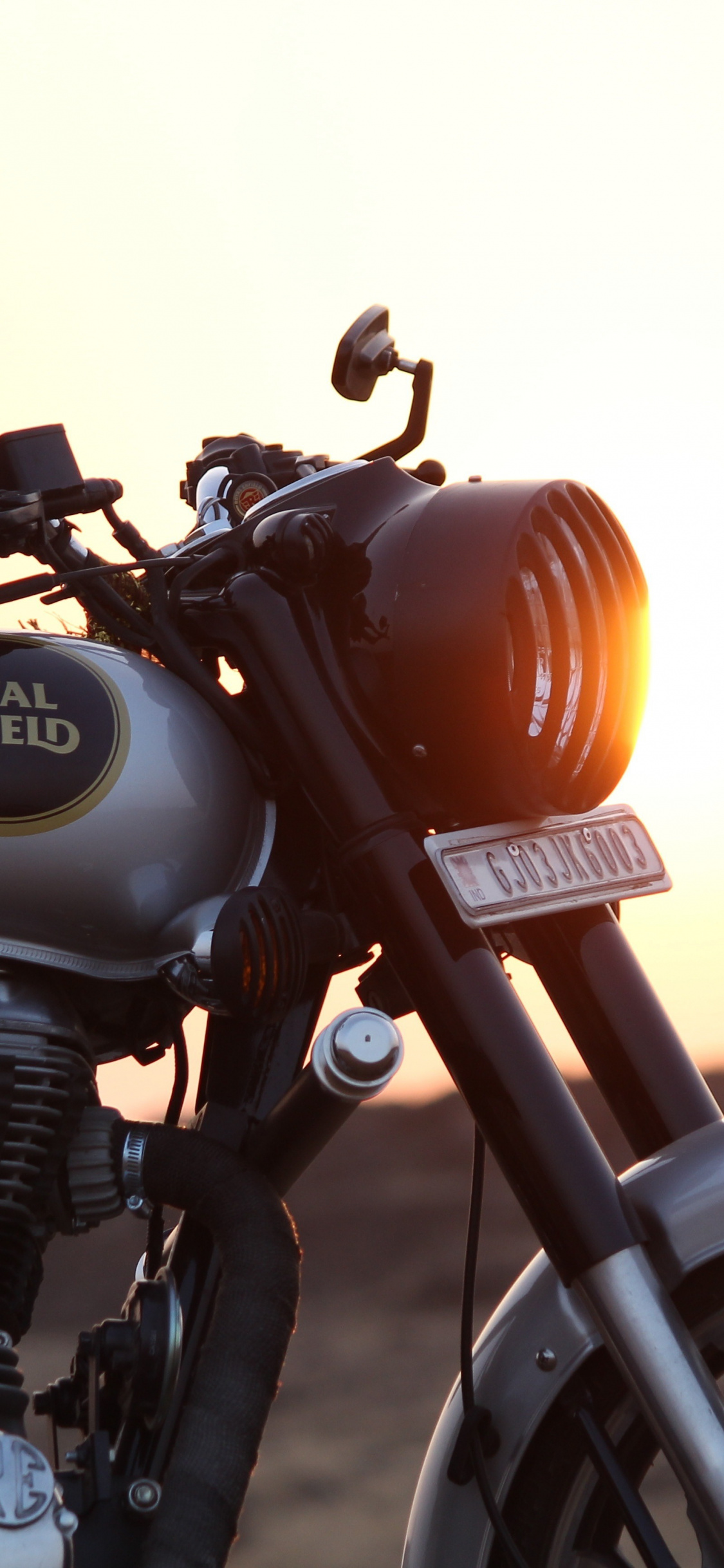 Royal Enfield, Motorcycle, Wallpaper - Royal Enfield Wallpaper Hd - HD Wallpaper 