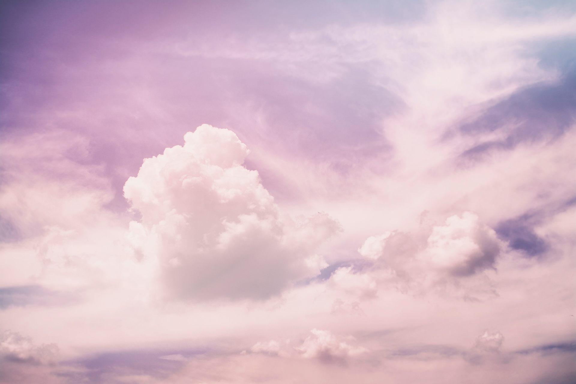 Natural Pink Cloud Wallpaper - Sweetener Ariana Grande Clouds - HD Wallpaper 