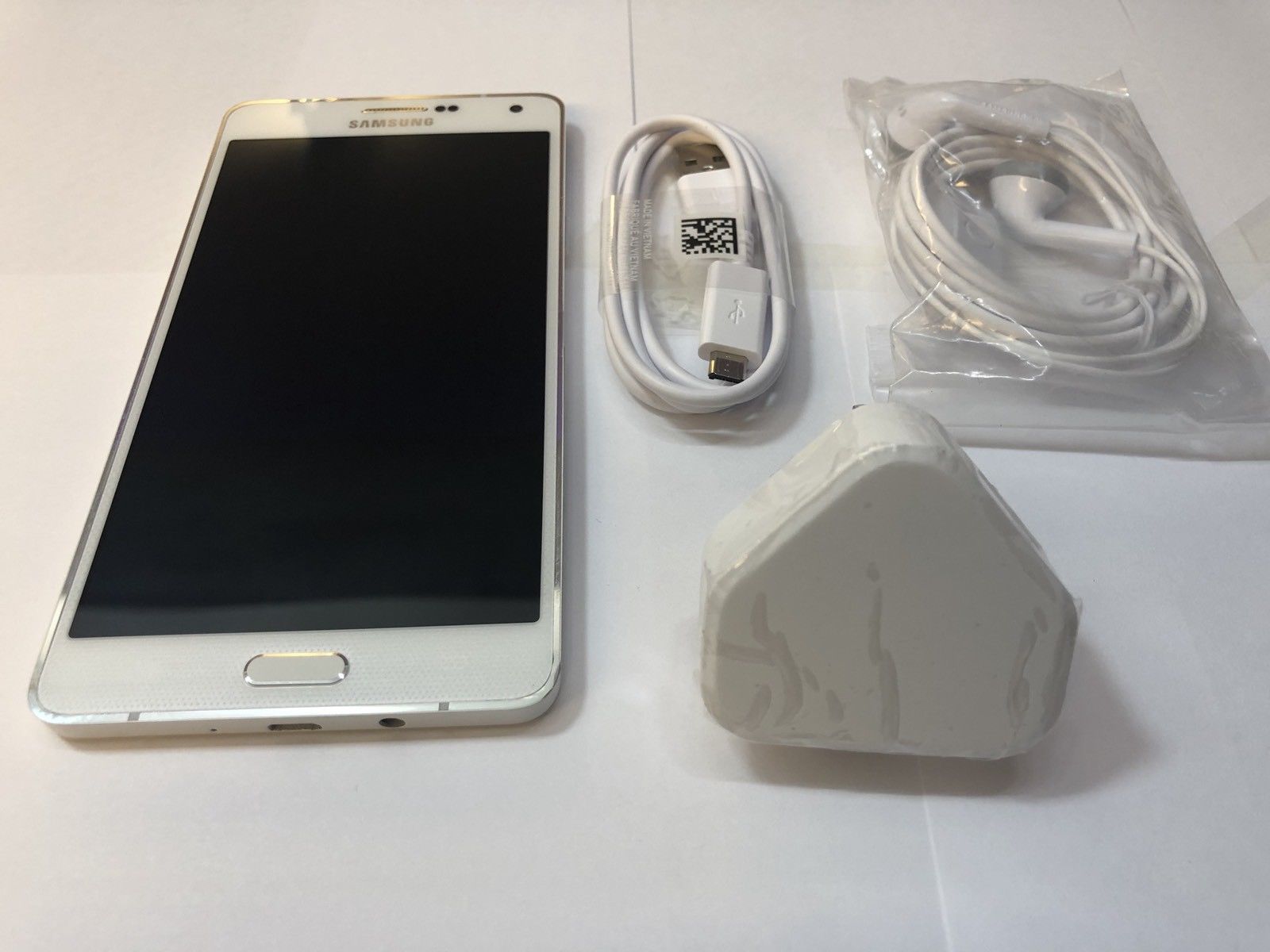 Iphone 8plus And Samsung J7 2016 - HD Wallpaper 