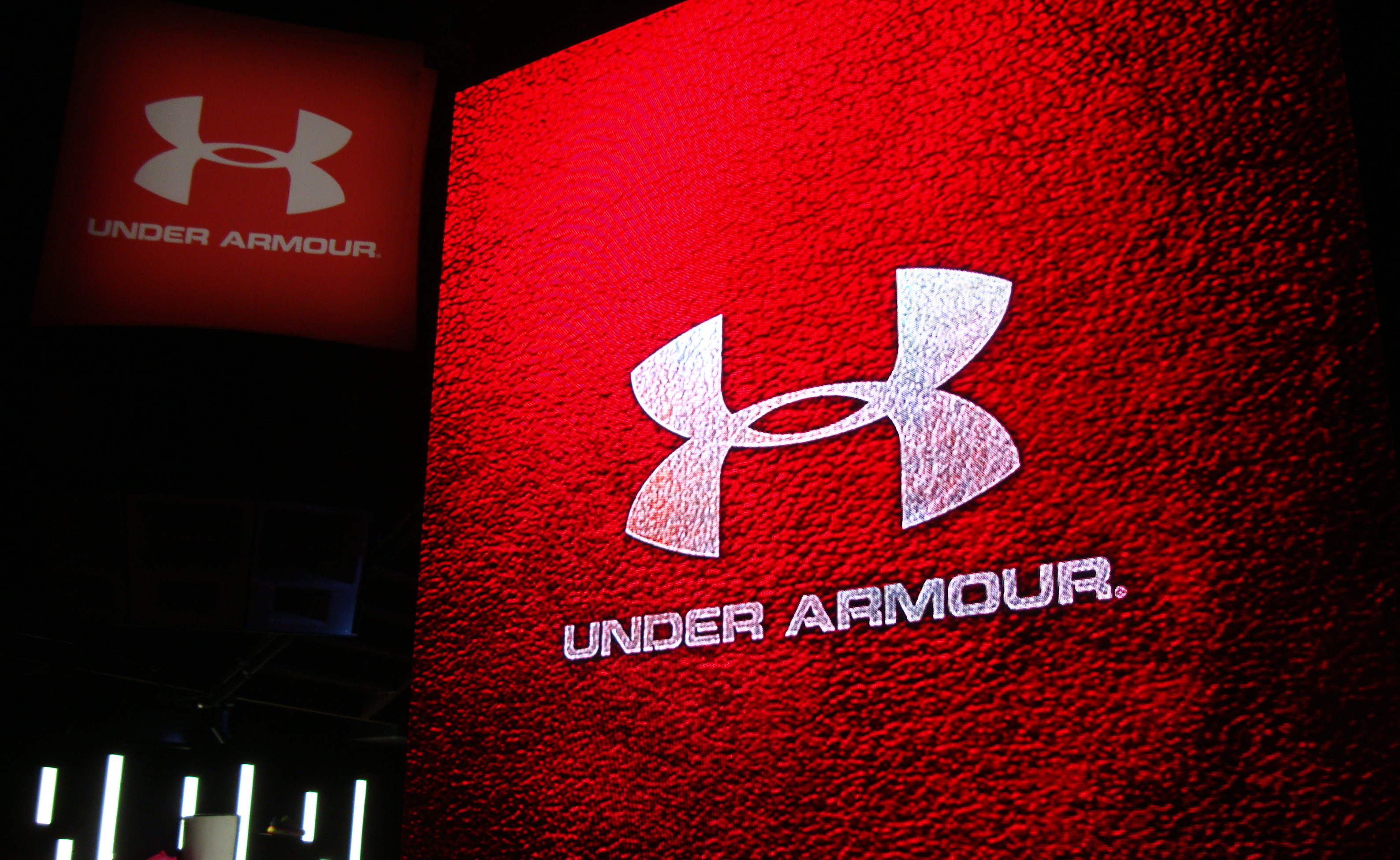 Under Armour Stock Drops After Athletes Call Out Ceo - Under Armour Background Hd - HD Wallpaper 