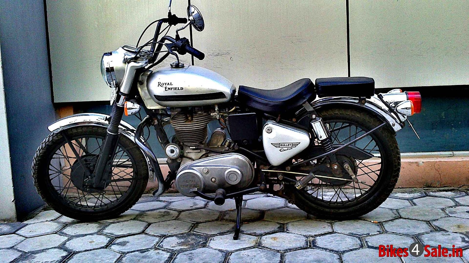 Royal Enfield Bullet - HD Wallpaper 
