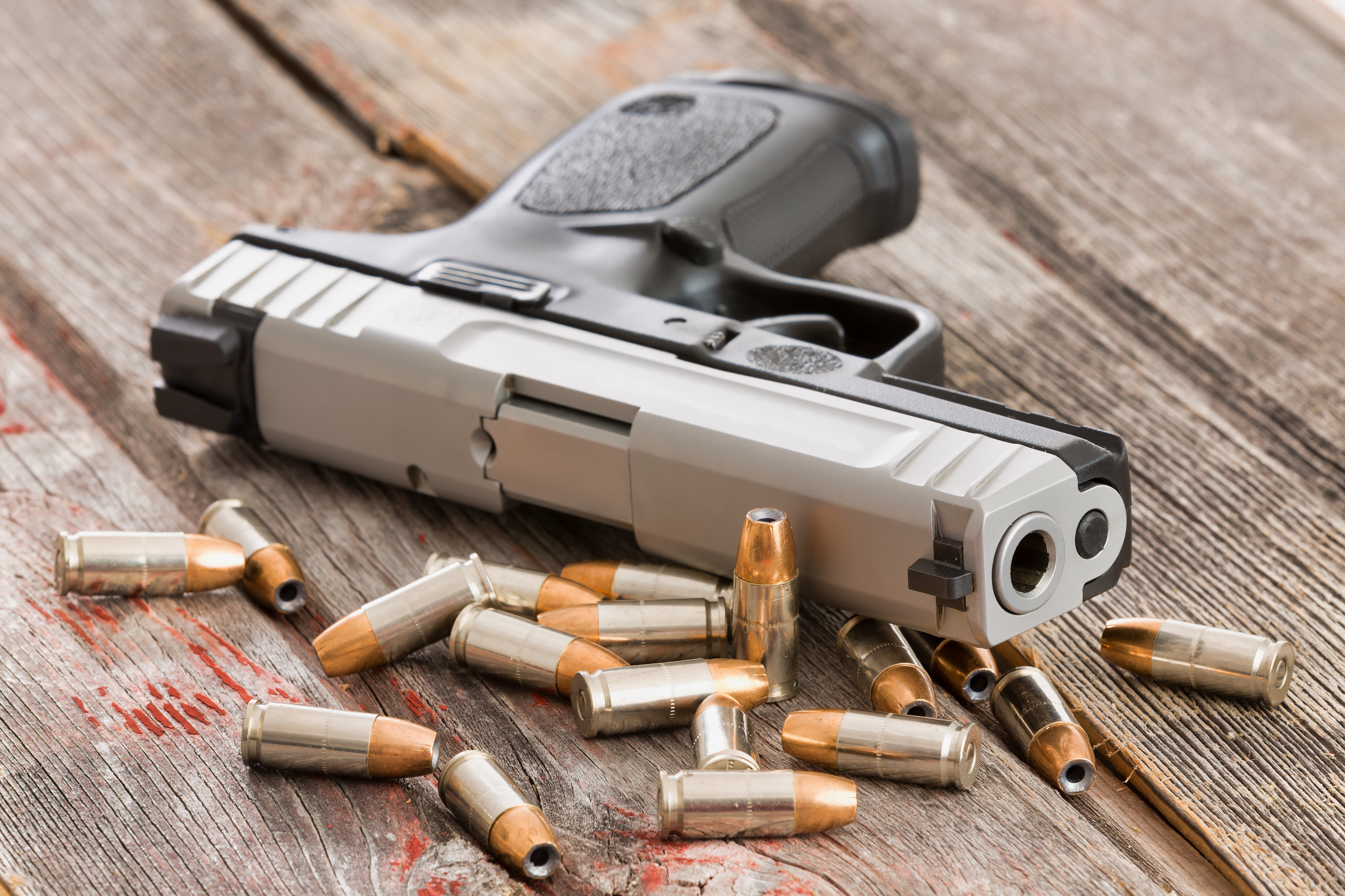 Handgun With Bullets Hd Wallpaper - Dangerous Man With Weapon - HD Wallpaper 