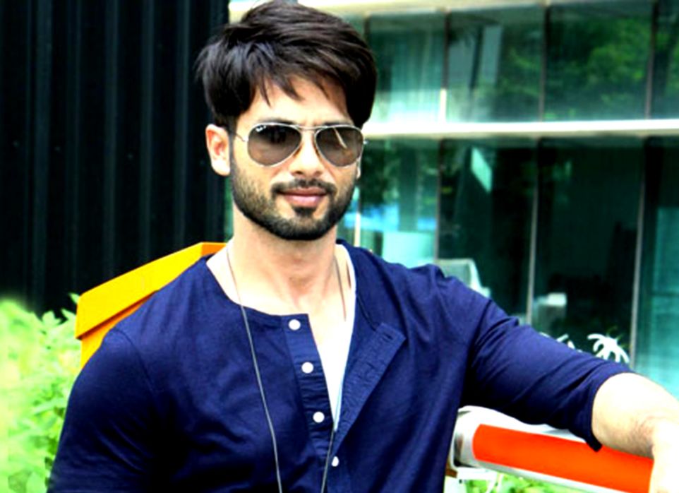 Shahid Kapoor Actor Free Photos Hd Wallpapers Download - Shahid Kapoor - HD Wallpaper 