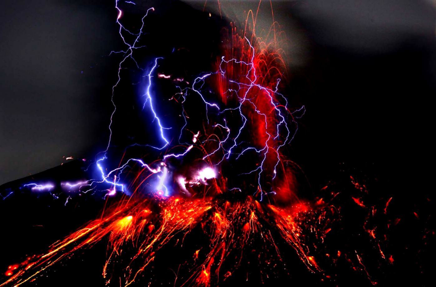 Volcanic Lightning1536×1024 Wallpaper - Scary Thunder And Lightning - HD Wallpaper 