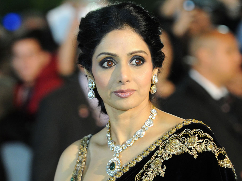 Actress Bollywood Sridevi - HD Wallpaper 