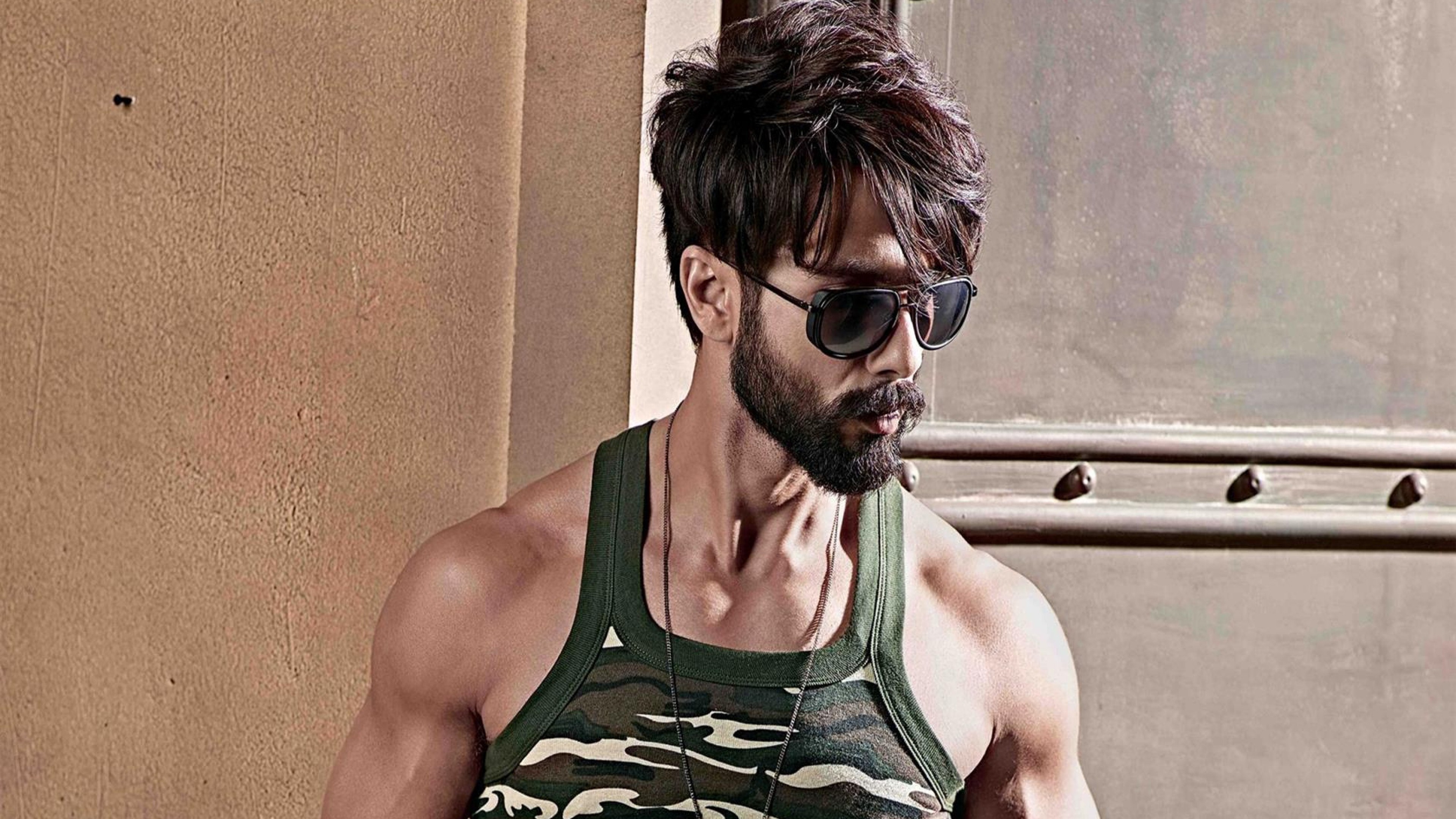 Shahid Kapoor 4k Wallpaper - Shahid Kapoor - HD Wallpaper 