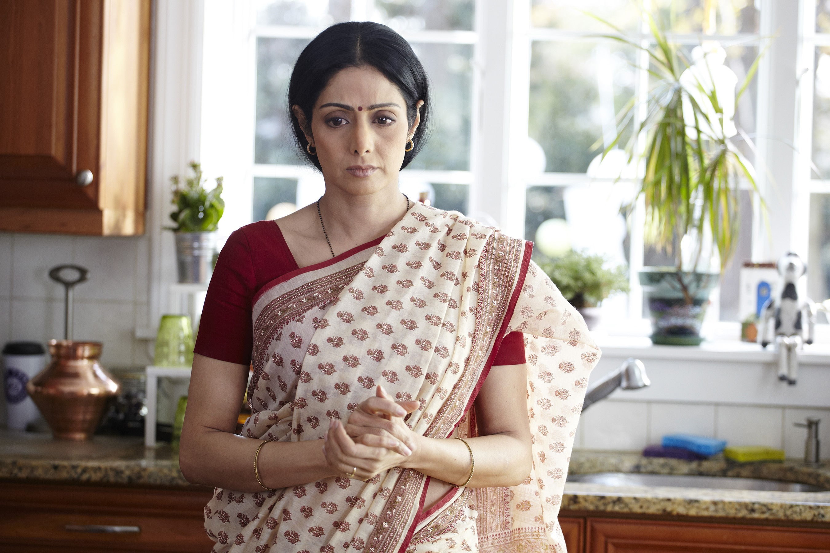 Actress Sridevi In English Vinglish - HD Wallpaper 