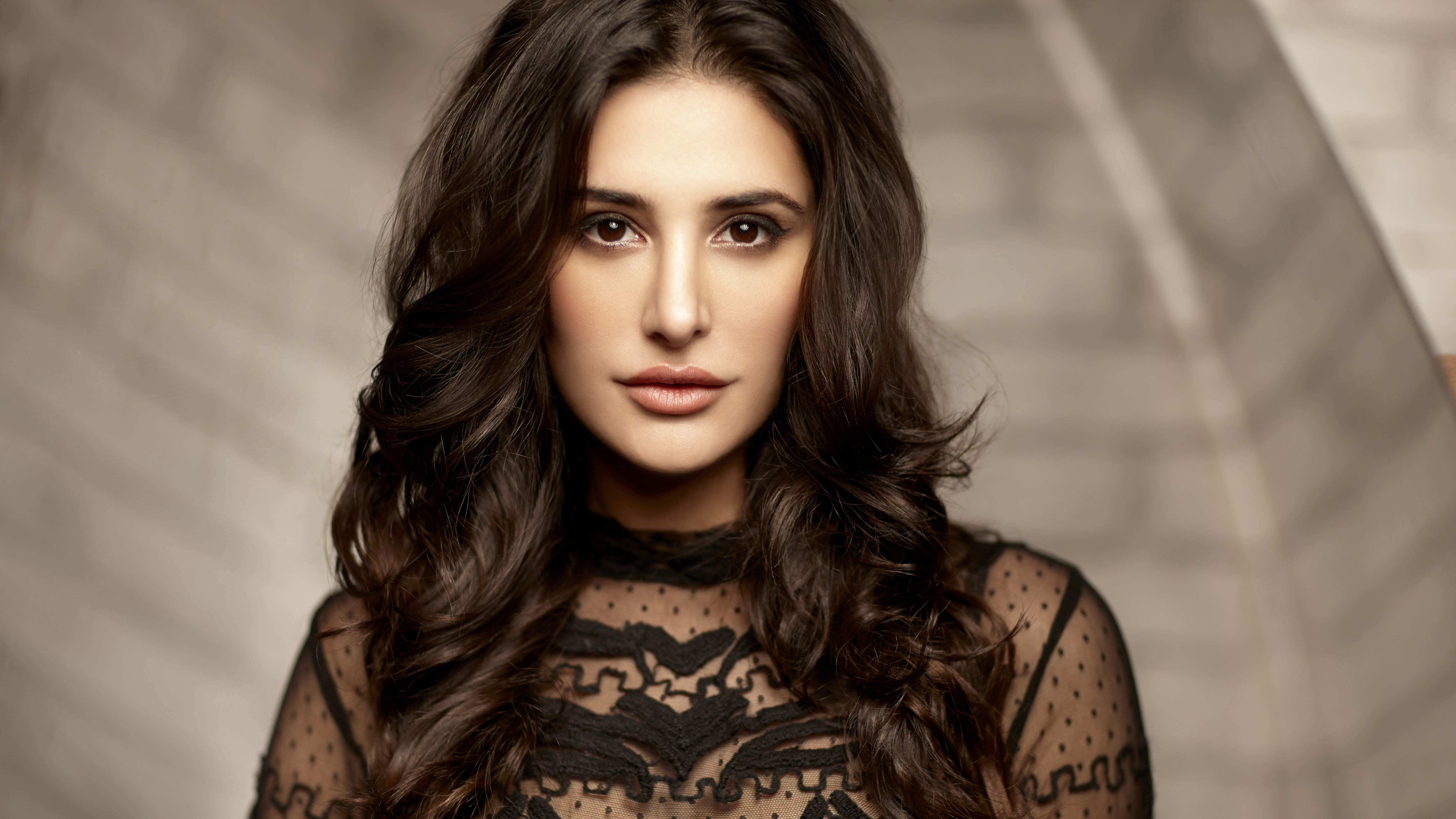 Nargish Fakhri - HD Wallpaper 