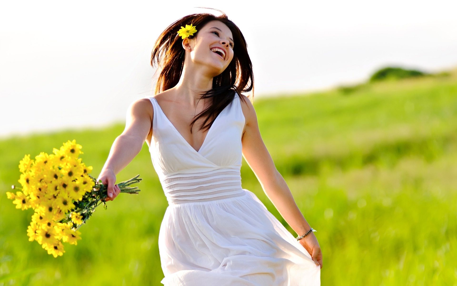 Happy Mood Wallpapers, Hd Images Happy Mood Collection, - Girl With Happiness - HD Wallpaper 