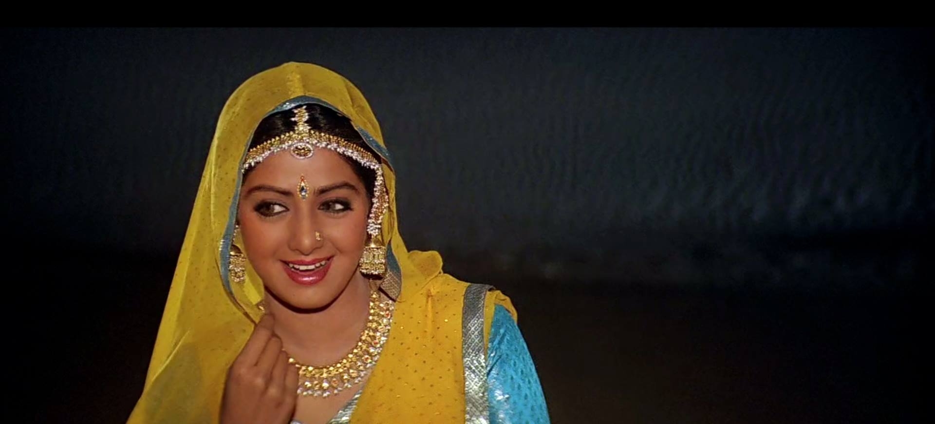 Most Beautiful Sri - Strongest Women Have Weakest Heart - HD Wallpaper 