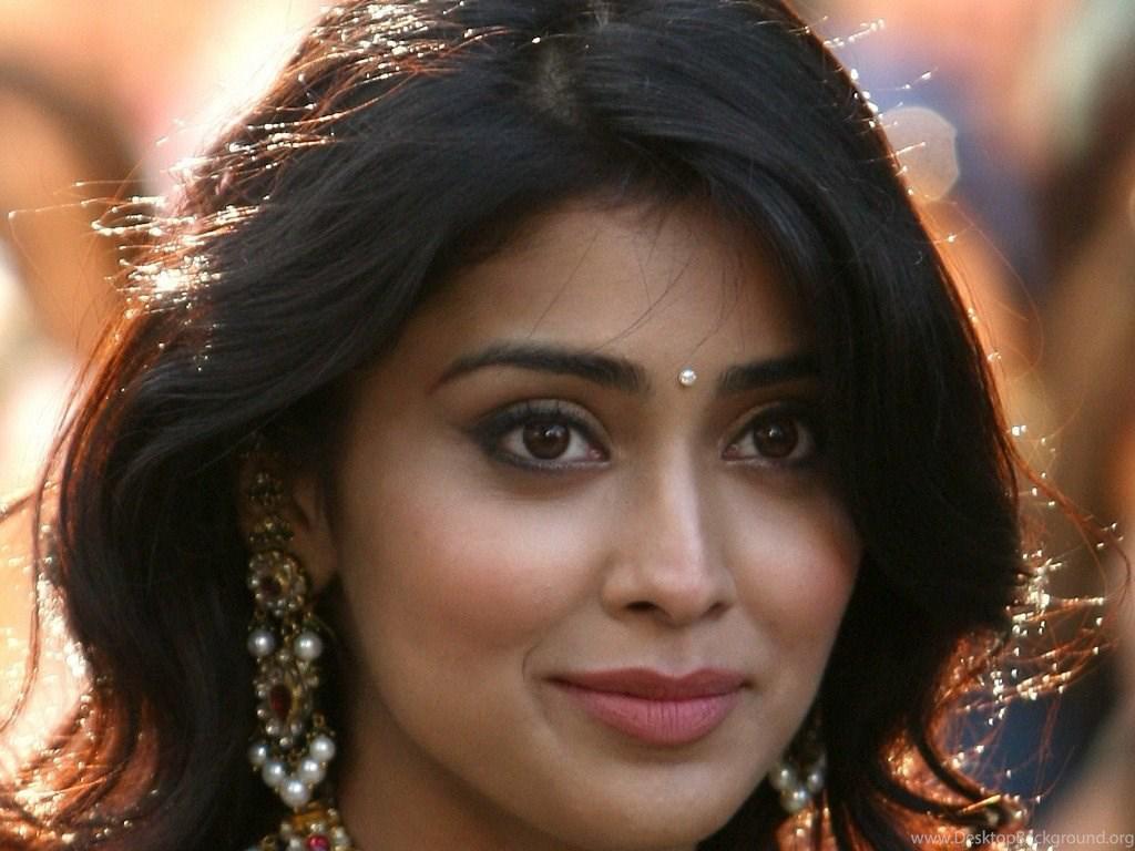South Indian Actress Hd Wallpaper X - Shriya Saran New Cute - HD Wallpaper 