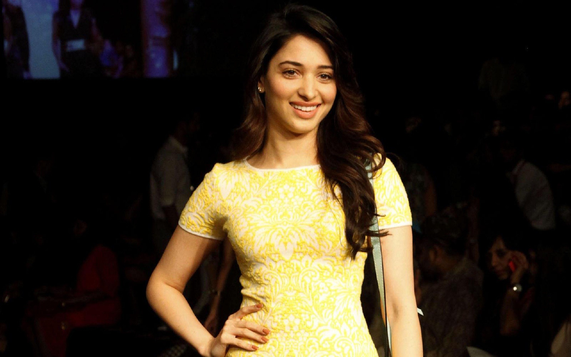 Wiki Tamanna Bhatia Iphone 5 Photo Pic 
 Data Src Top - HD Wallpaper 