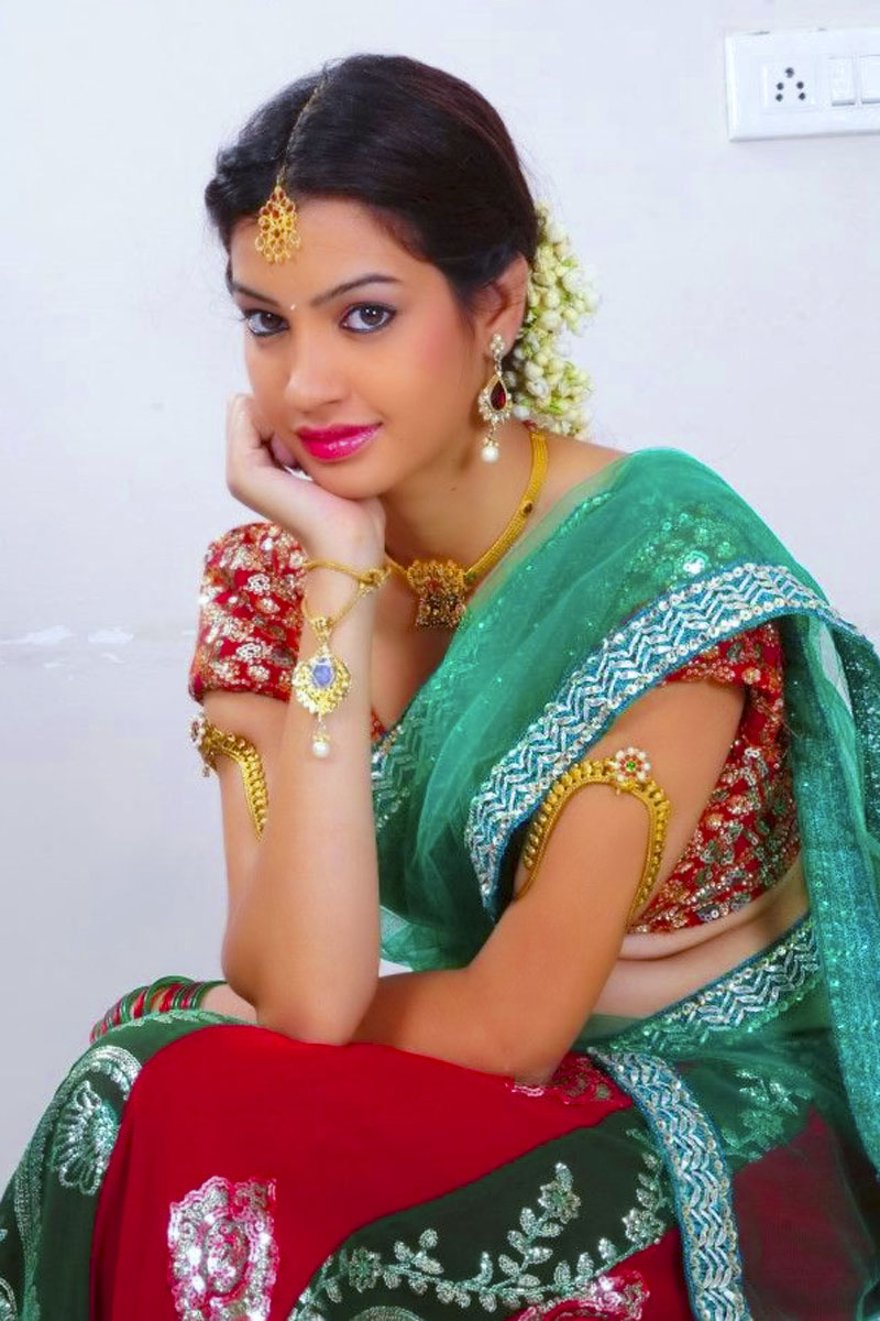 Indian Actresses In Saree - 800x1200 Wallpaper Indian Actresses In Saree - 800x1200 Wallpaper