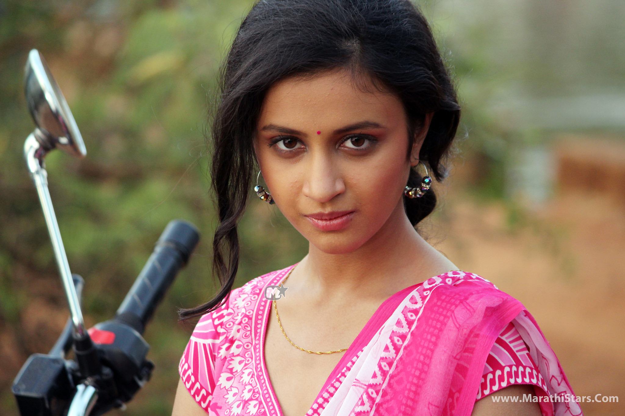Ritika Shrotri Hd Photo Wallpaper - Ritika Shrotri - HD Wallpaper 