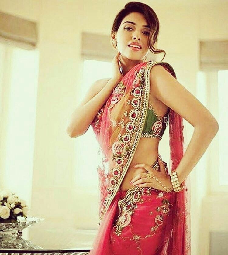 Bollywood Actress Hot Photos In Saree - Asin Latest Photos 2019 - 750x840  Wallpaper 