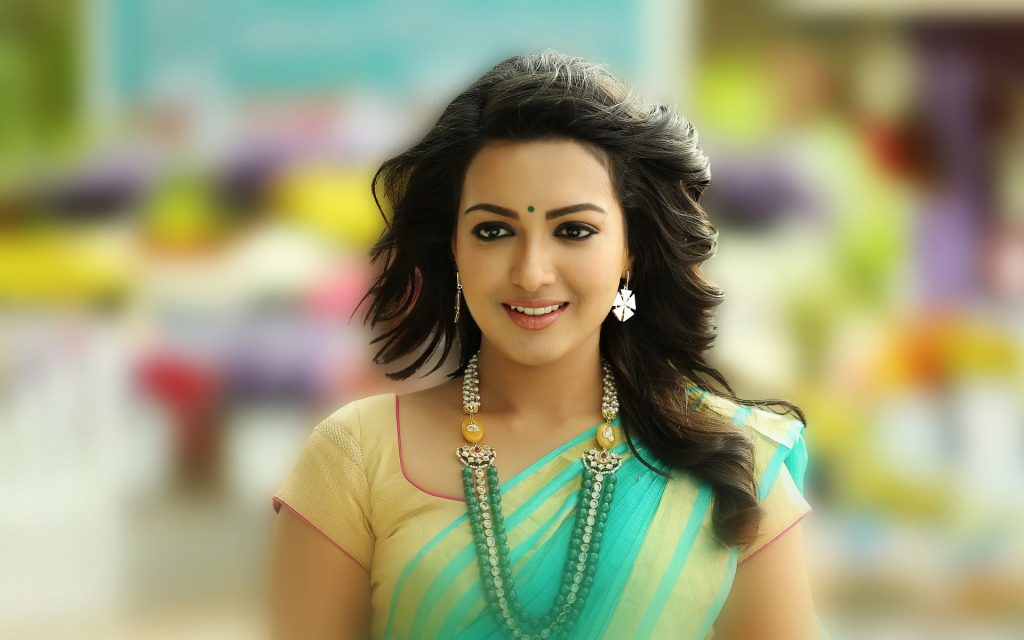 Catherine Tresa South Actress In Saree Lovely Hd Photos - Catherine Tresa - HD Wallpaper 