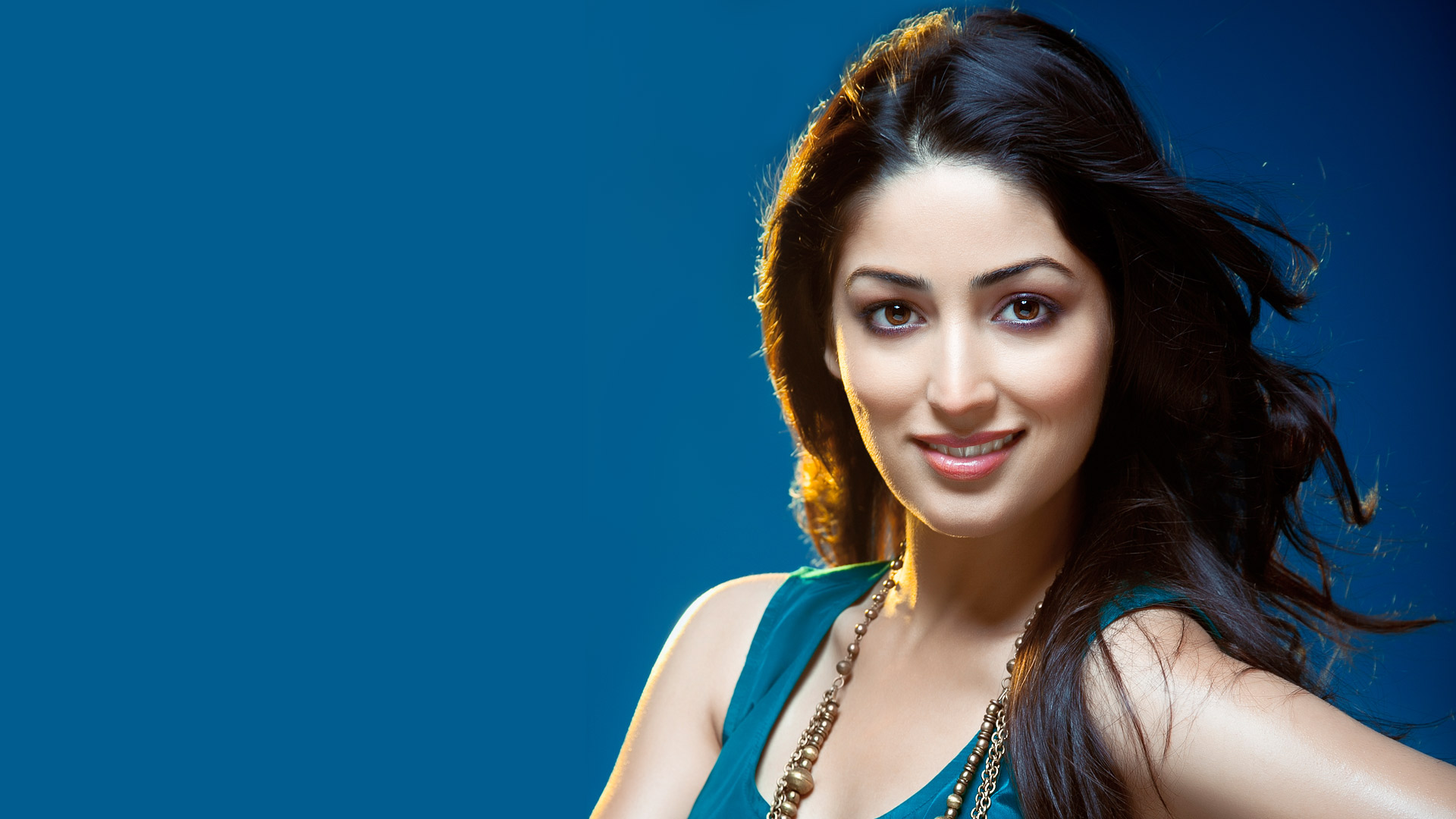 Yami Gautam - HD Wallpaper 