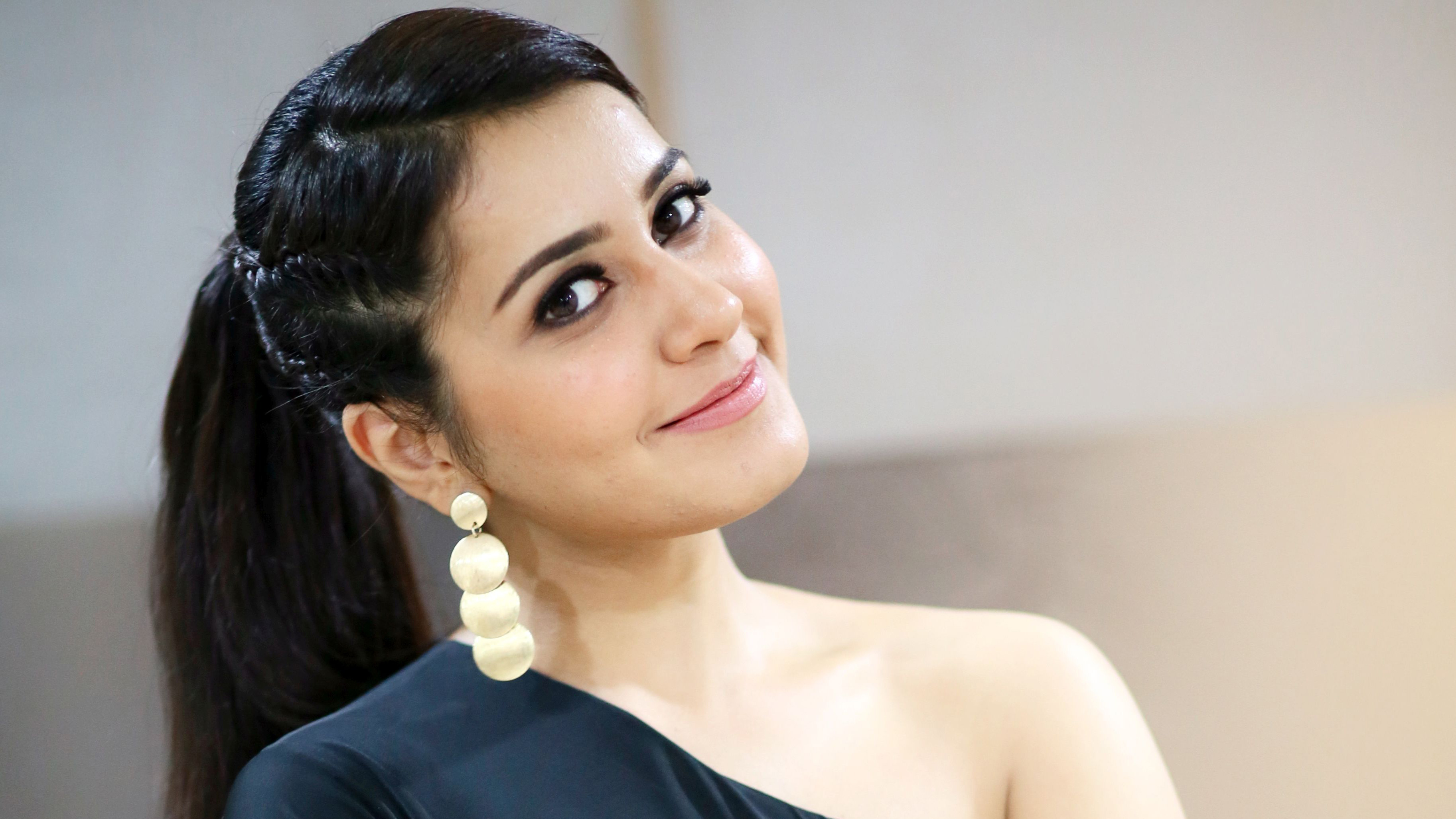 Rashi Khanna - HD Wallpaper 
