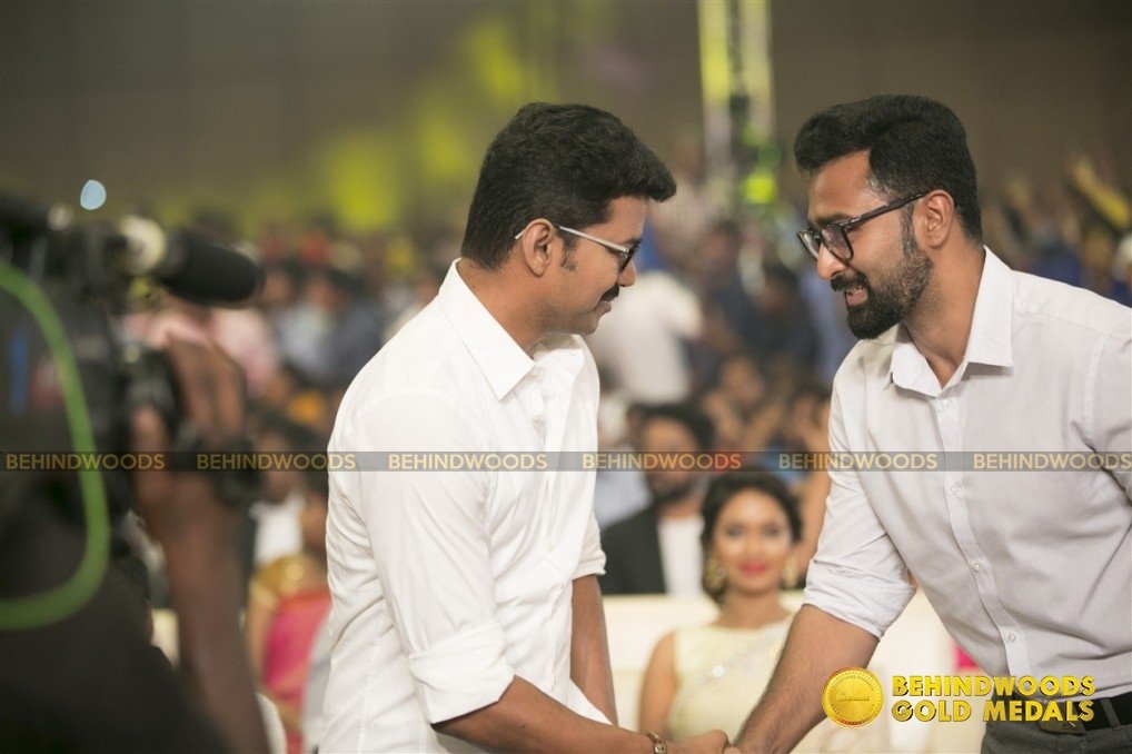 Behindwoods Gold Medal Vijay - HD Wallpaper 