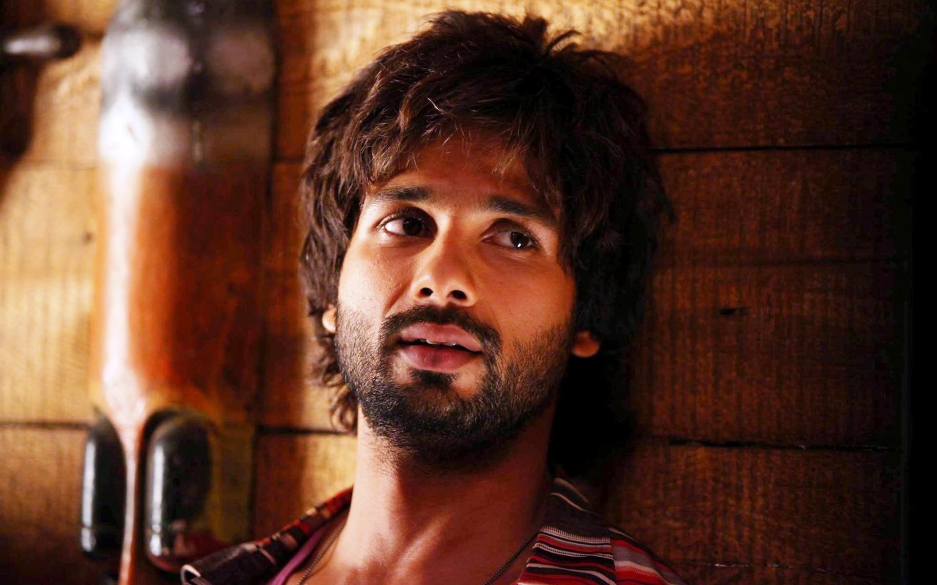 Shahid Kapoor Love Shayari - HD Wallpaper 
