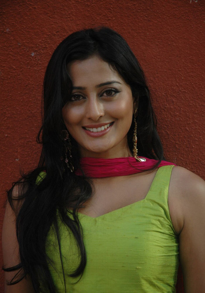 Telugu Actress Nidhi - HD Wallpaper 