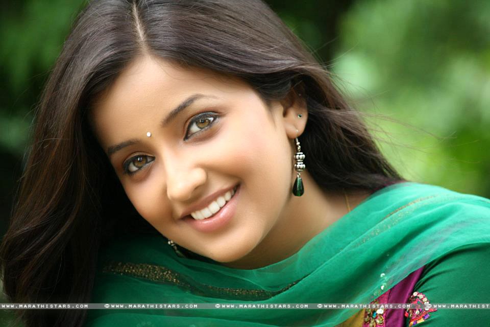 Bollywood Actress Hd Image 100% Free Hd Quality Desktop - Apurva Nemlekar - HD Wallpaper 