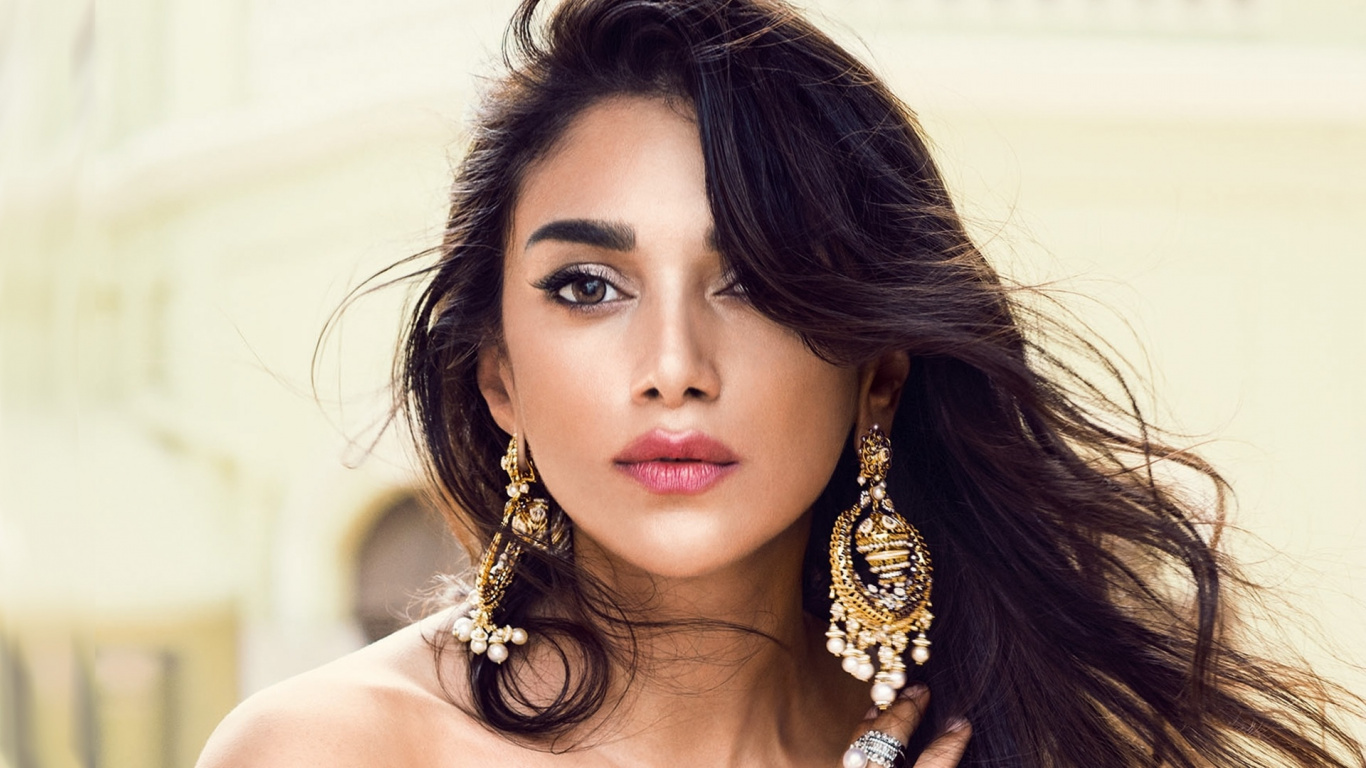 Aditi Rao Hydari, Indian Actress, Bollywood, Wallpaper - Aditi Rao - HD Wallpaper 