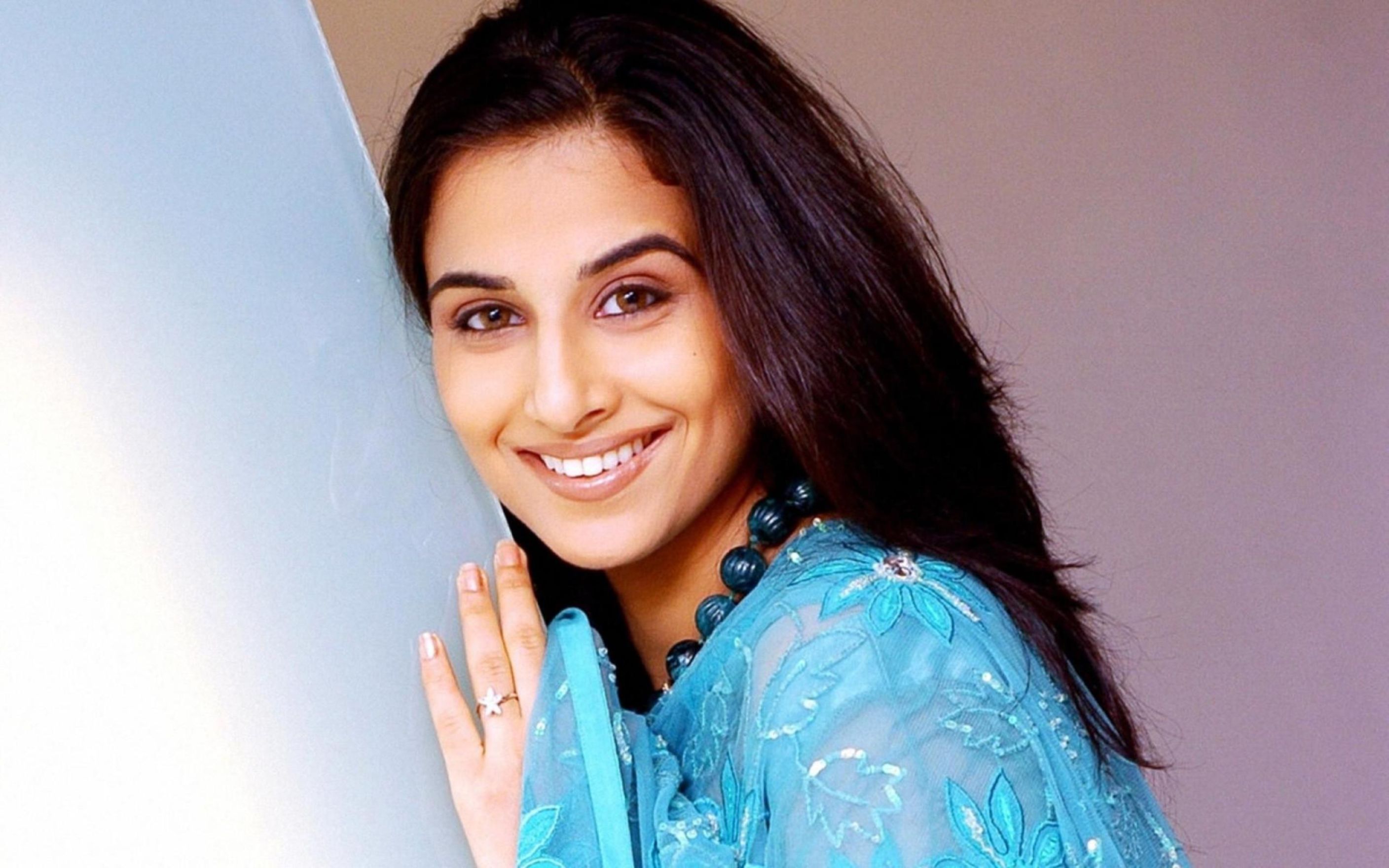 Download Free Hd Lovely Smile Face Of Indian Actress - Vidya Balan Photos Download - HD Wallpaper 