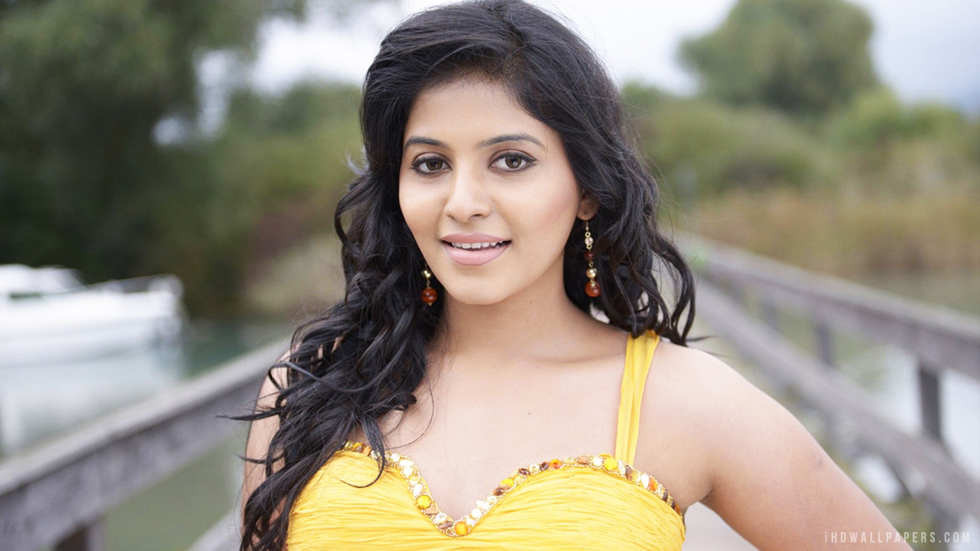 South Indian Actress Hd Wallpaper - South Indian Heroine Name - HD Wallpaper 