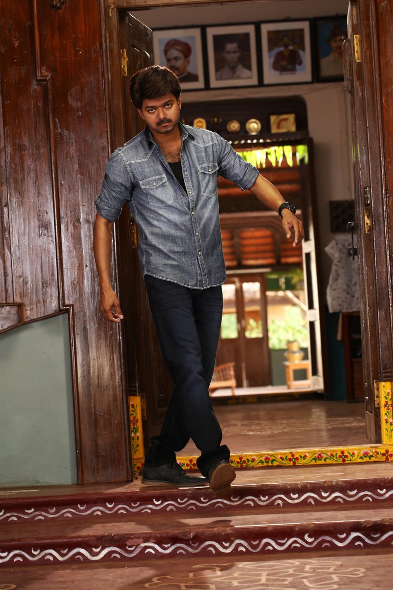 Bairavaa Stills - HD Wallpaper 