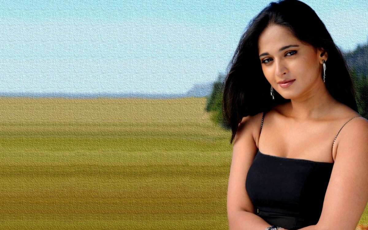 Actress Anushka Shetty Bold Bikini - HD Wallpaper 