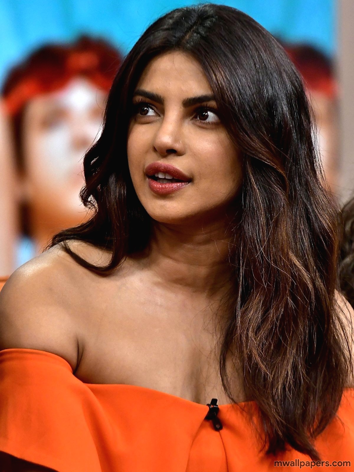 Priyanka Chopra Hd Quality Wallpapers - Priynka Oranj Kalr Hotcen - HD Wallpaper 