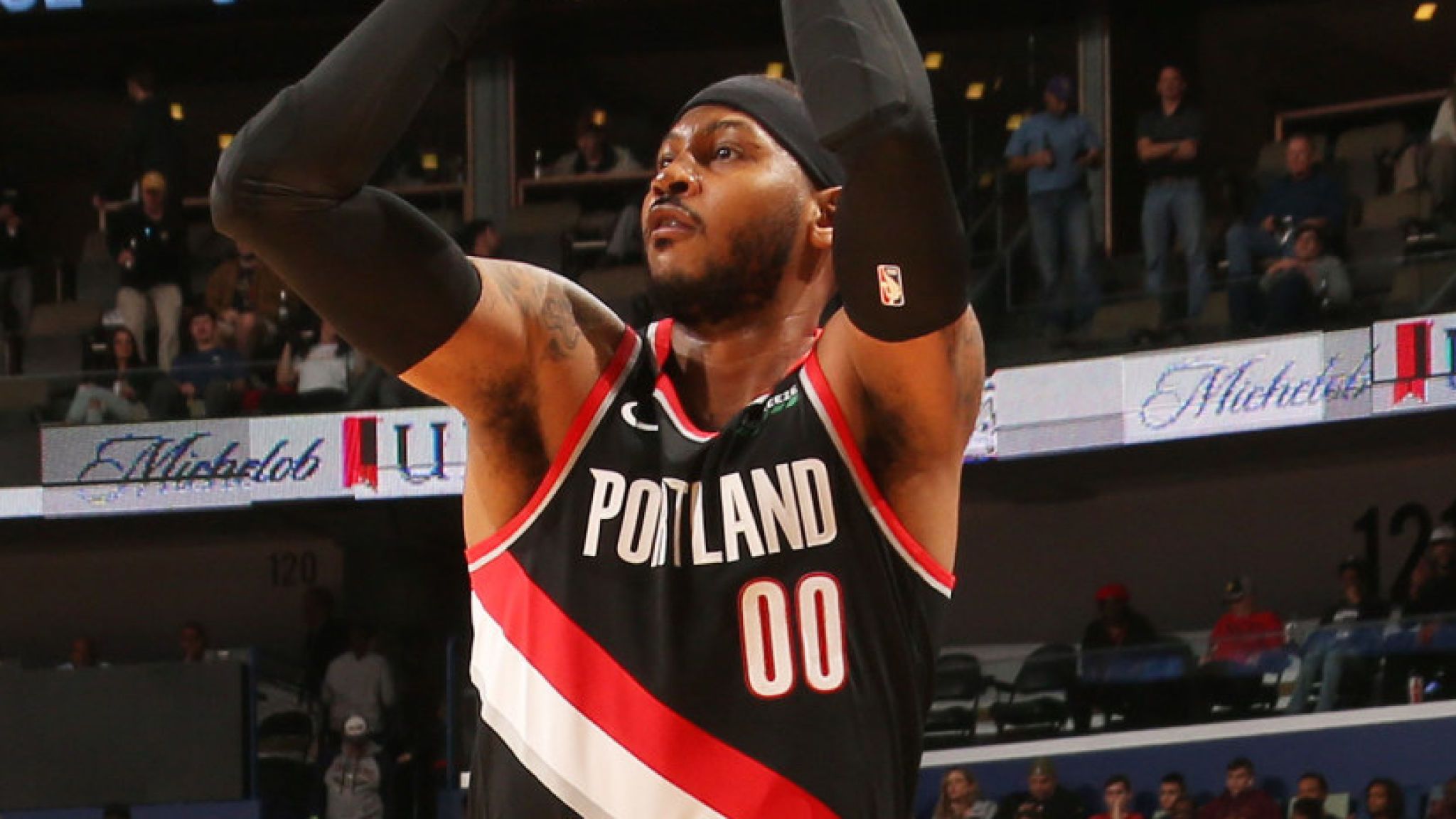 Carmelo Anthony Shoots A Three-pointer During His Portland - Trail Blazers Carmelo Anthony - HD Wallpaper 