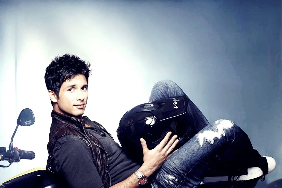 Shahid Kapoor Photos Hd Full - HD Wallpaper 