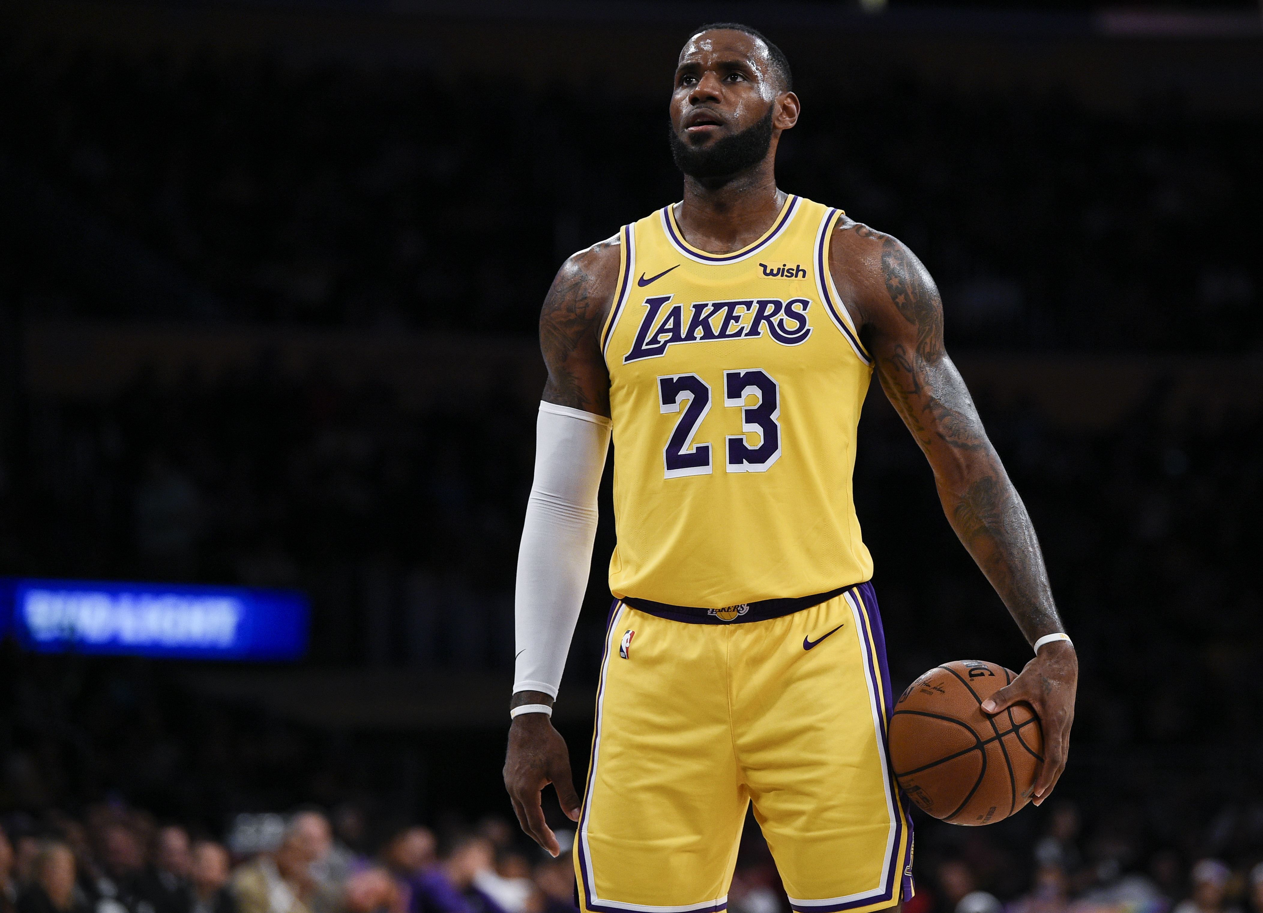 Lebron James On The Lakers - HD Wallpaper 